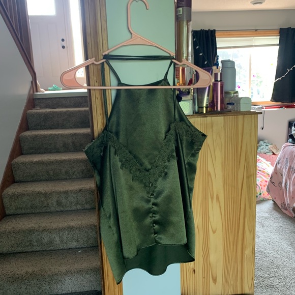 Gorgeous green tank top with lace button up back - Picture 5 of 11